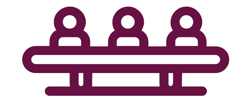 Dibujo simplificado de tres alumnos sentados frente a un escritorio