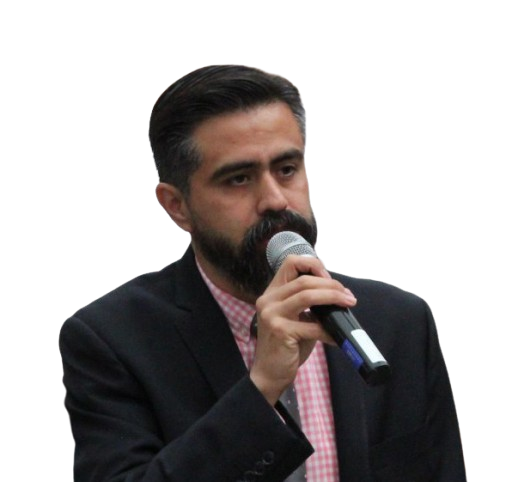 Director de la ESIME Ticomán hablando por micrófono